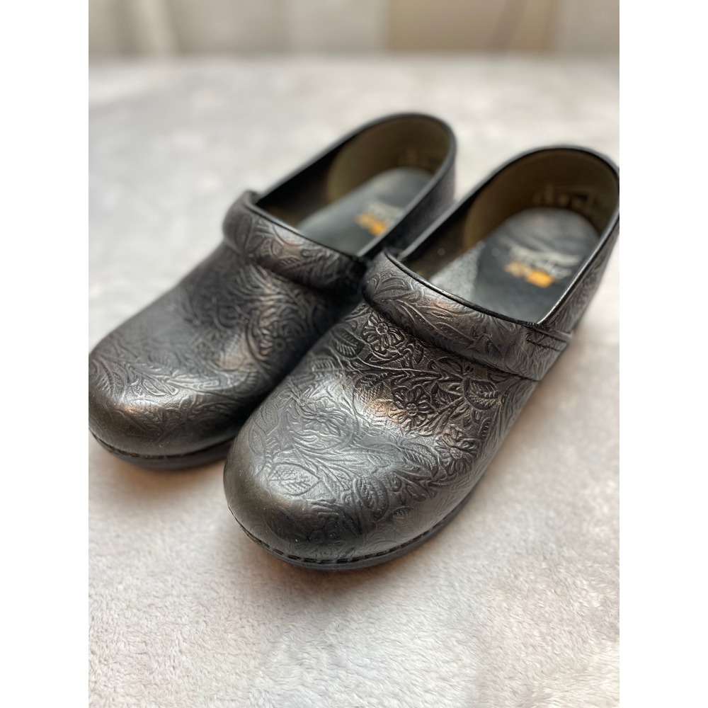Dansko XP 2.0 Tooled Clogs US 8.5-9/39 Black Floral Professional Leather Shoes